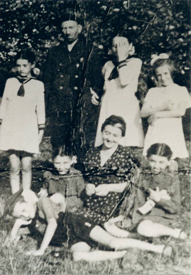 A Mózes család teljes létszámban a deportálás előtt | Forrás: CANDLES Múzeum