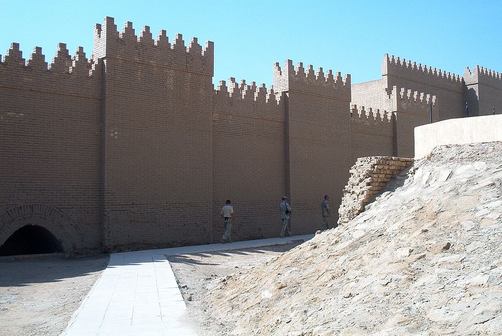Babilon Szaddám Huszein idejében rekonstruált falai | Forrás: Wikipédia