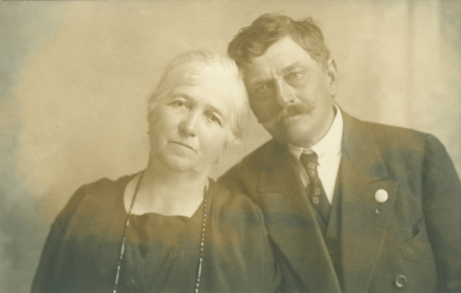 Ady Lőrinc és Pásztor Mária aranylakodalmas képe 1924-ből