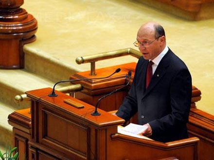 traian-basescu-parlament