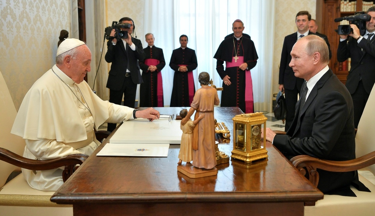 Ferenc pápát is meglátogatta az orosz államfő | Fotó: Iliya Pitalev / Sputnik