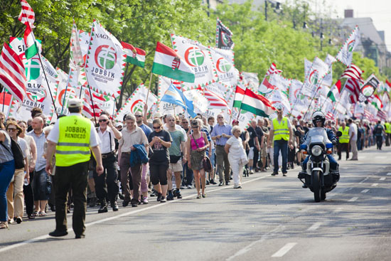 Jobbik-tuntetes-szocialis-tomeg2