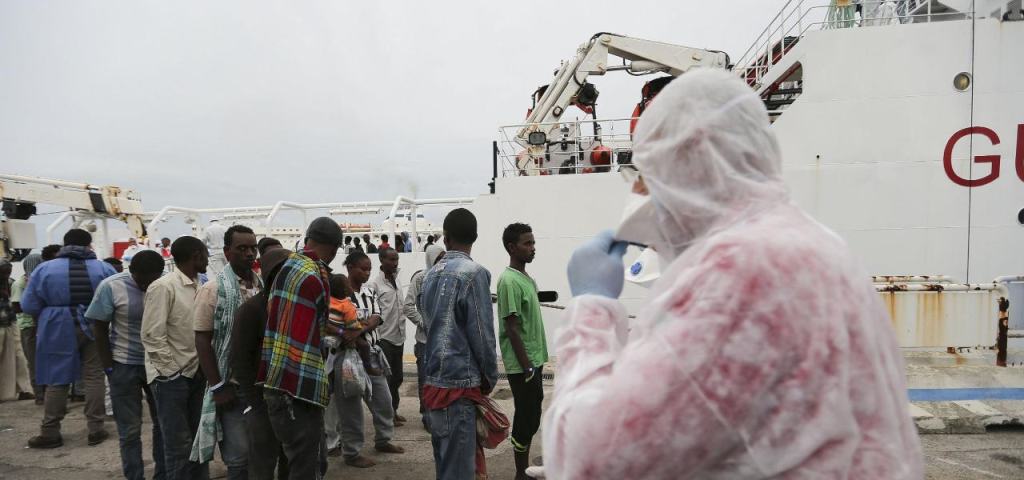 A Gregoretti hadihajóról leszálló menekültek | Fotó: La Presse