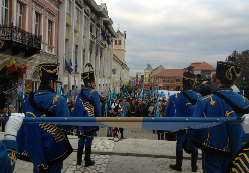 20121108 Kovacs Zsolt szekely zaszlos tuntetes1