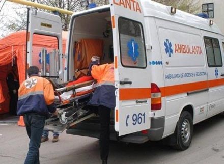 sapte-copii-au-fost-raniti-in-urma-unui-accident-dupa-ce-microbuzul-in-care-se-aflau-a-fost-lovit-de-tir